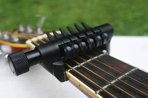 Каподастр SpiderCapo на грифе гитары